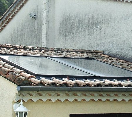 Panneaux solaires intégrés toiture a Vallon Pont D'Arc (07)